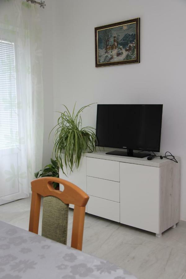 Apartmani Ivankovic Vrisnik Exteriér fotografie